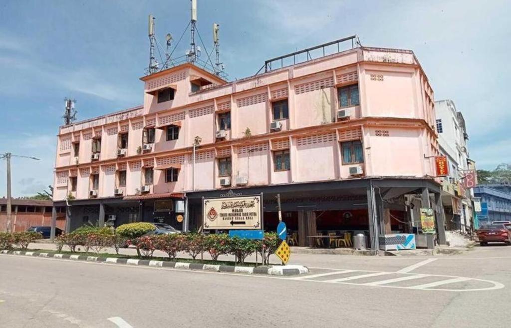SPOT ON 89994 Rz Gold Hotel Kuala Kerai Exterior foto
