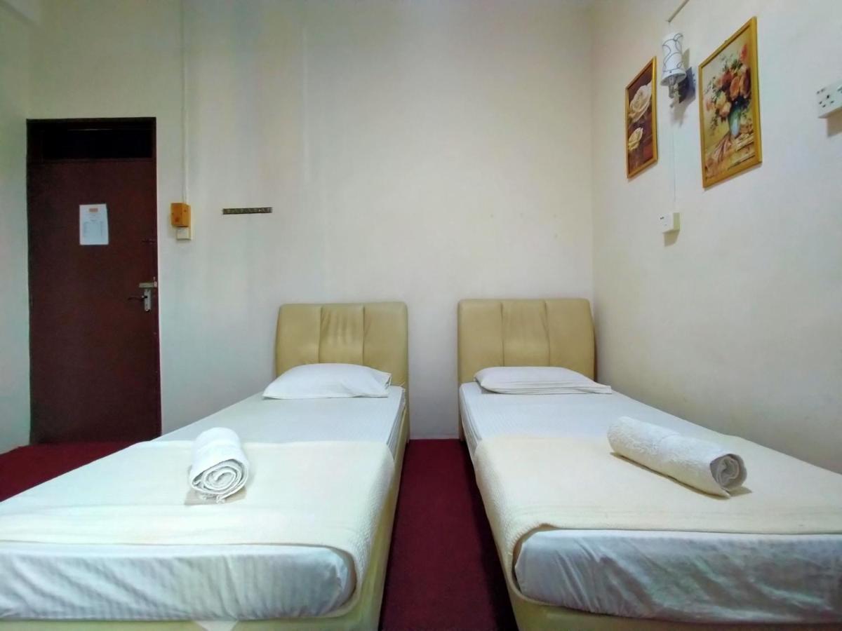 SPOT ON 89994 Rz Gold Hotel Kuala Kerai Exterior foto