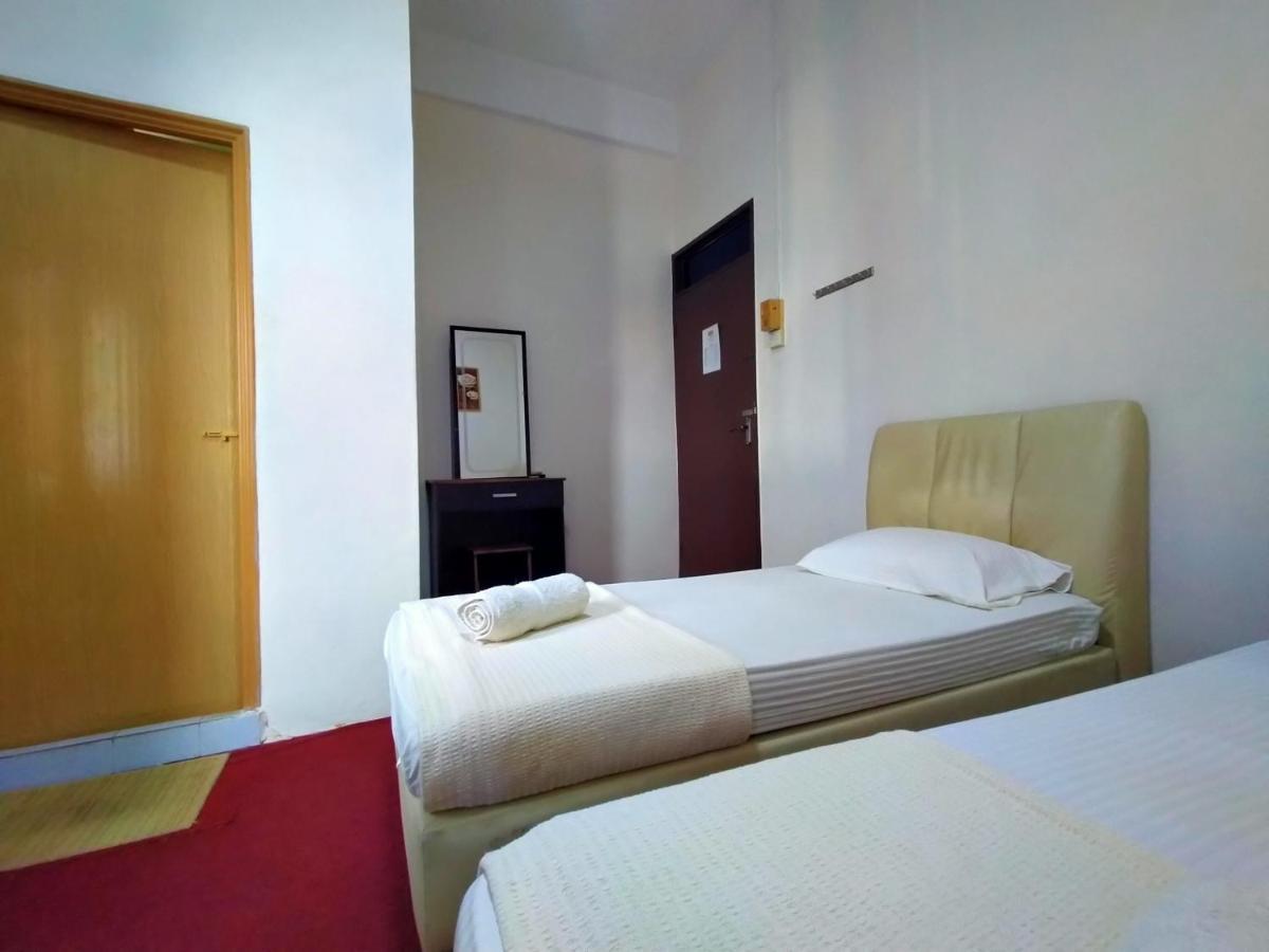SPOT ON 89994 Rz Gold Hotel Kuala Kerai Exterior foto