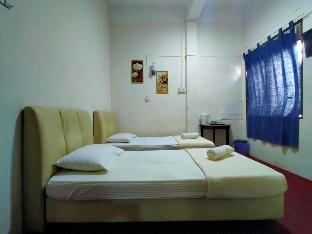 SPOT ON 89994 Rz Gold Hotel Kuala Kerai Exterior foto