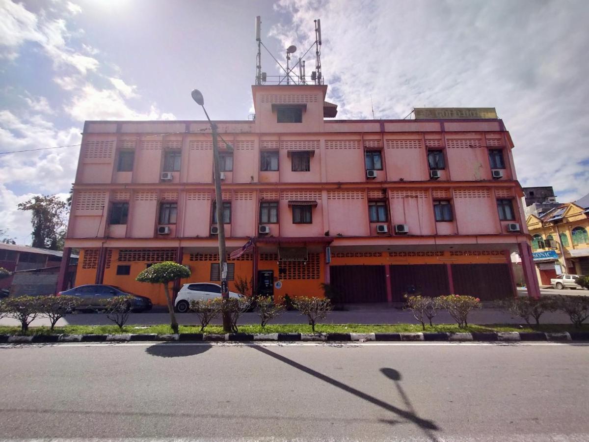 SPOT ON 89994 Rz Gold Hotel Kuala Kerai Exterior foto