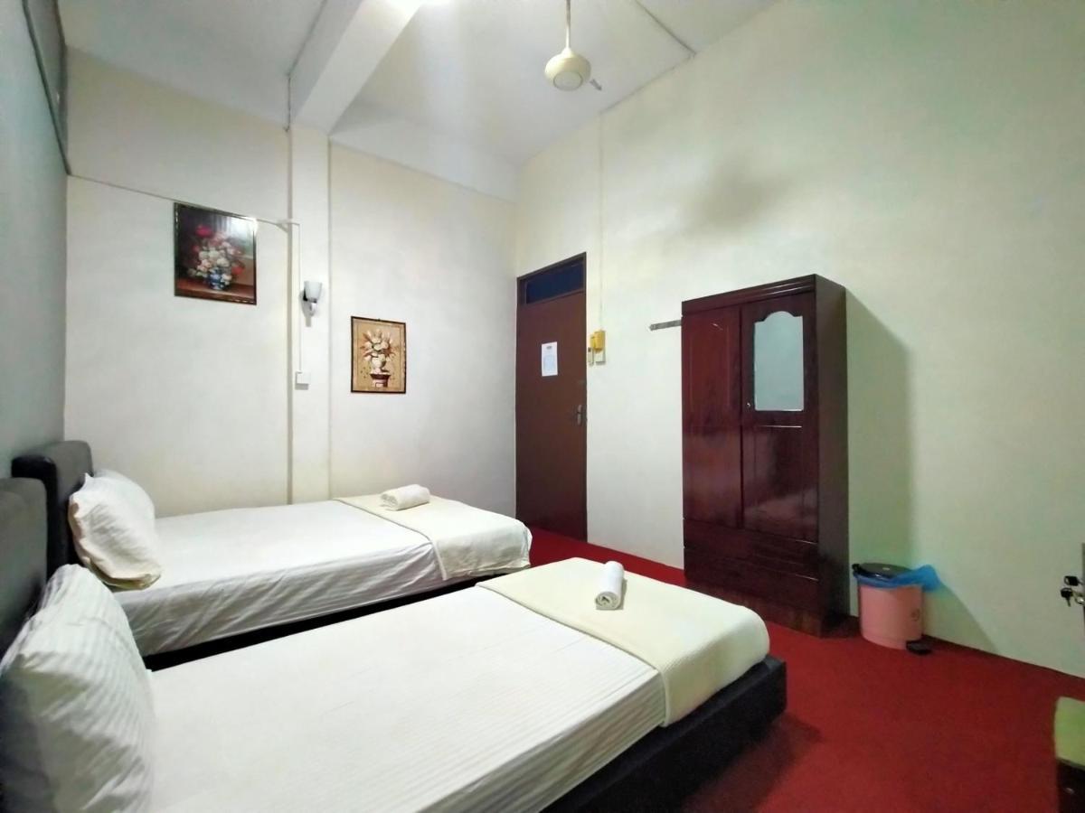 SPOT ON 89994 Rz Gold Hotel Kuala Kerai Exterior foto