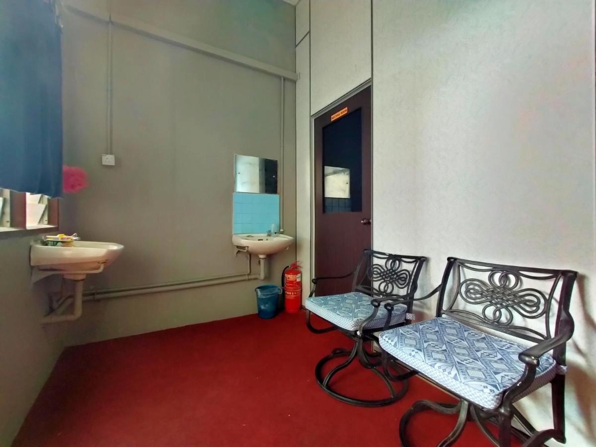 SPOT ON 89994 Rz Gold Hotel Kuala Kerai Exterior foto