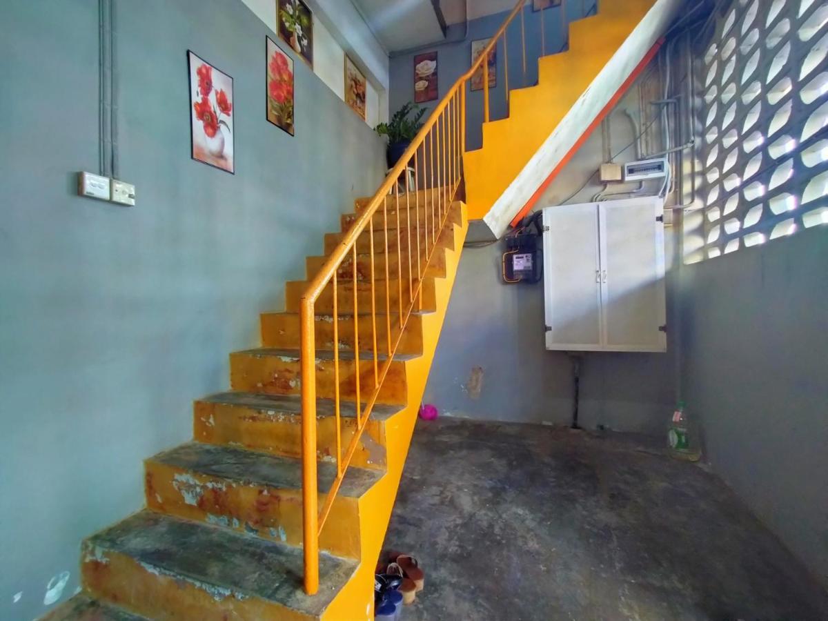 SPOT ON 89994 Rz Gold Hotel Kuala Kerai Exterior foto