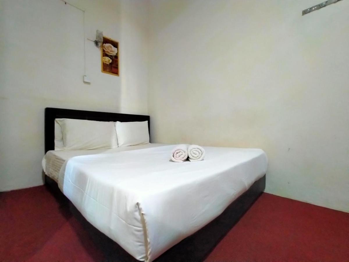 SPOT ON 89994 Rz Gold Hotel Kuala Kerai Exterior foto
